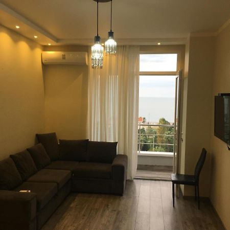 Apartment On Khimshiashvili 11A バトゥーミ エクステリア 写真