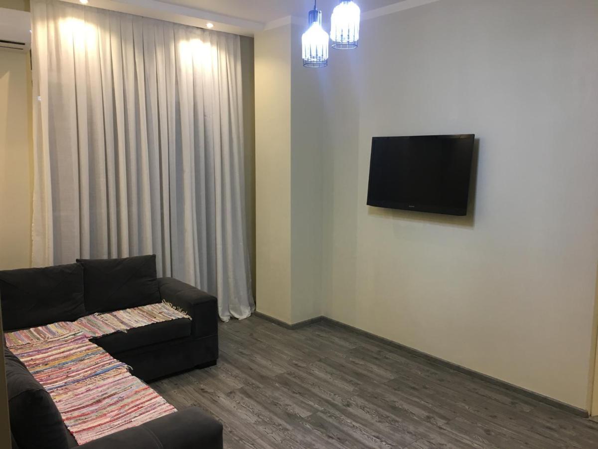 Apartment On Khimshiashvili 11A バトゥーミ エクステリア 写真