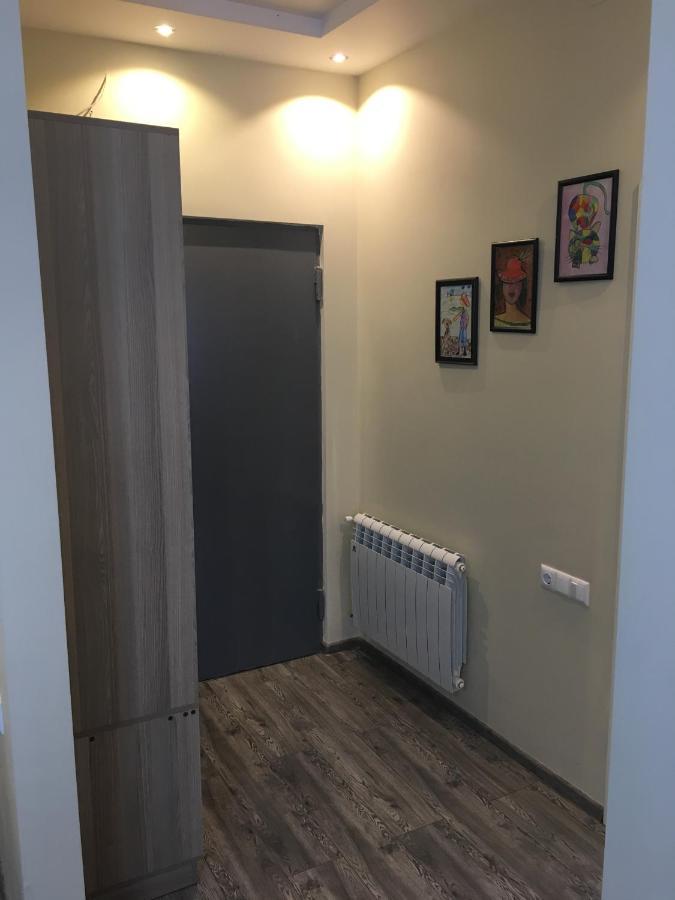 Apartment On Khimshiashvili 11A バトゥーミ エクステリア 写真