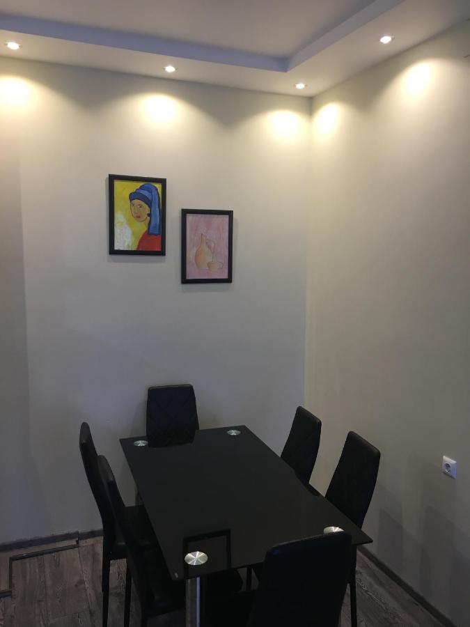 Apartment On Khimshiashvili 11A バトゥーミ エクステリア 写真